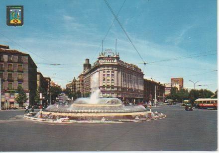 Postal E04077: Fuente de la Plaza de Carlos V
