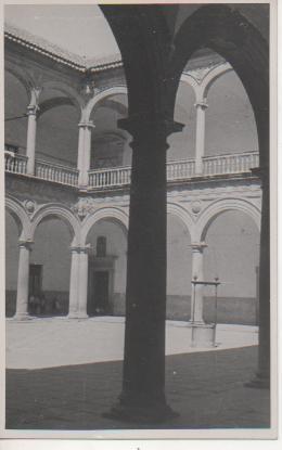 Postal E04192: Postal B/N Interior patio