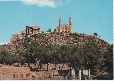 Postal E03737: Paisaje al fondo el Santuario de SantaMaria Magdalena, Novelda