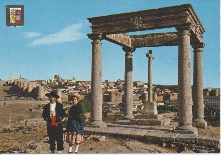 Postal E03717: los Cuatro Postes y pareja típica, Avila