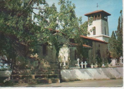 Postal E04611:L'eglise et le vieux banc Seigneurial, Arcangues