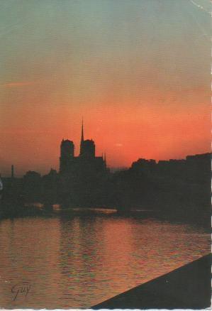 Postal E04546: La Seine et la Cathédrale Notre-Dame au Crépuscule, Paris