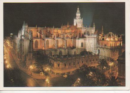 Postal E04727: Vista nocturna de la Catedral de Sevilla