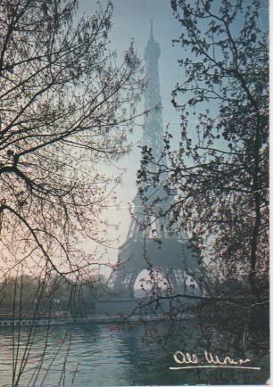 Postal E04761: Brume matinale sur la Tour Eiffel, Paris