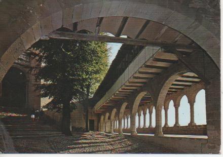 Postal E04667: Claustro mirador y patio del Santuario Virgen de la Peña, Graus