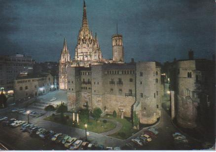 Postal E04332: Vista nocturna de la Catedral y Murallas Romanas, Barcelona
