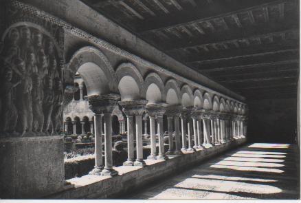 Postal E04229: Postal B/N Bajorrelieva de la duda de Sto Tmás y ala oeste del claustro S. XI y XII, Santo Domingo de Silos
