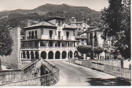 Postal E04442: Postal B/N Ayuntamiento y Frontón ndonado por Gayarre, Roncal
