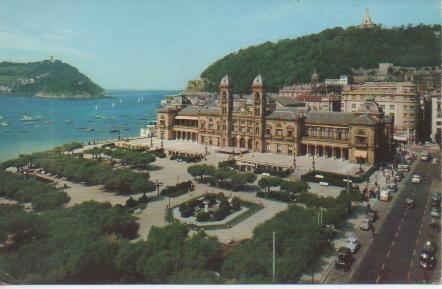 Postal E04496: Parque de alderdi-Eder y Ayuntamiento, San Sebastián