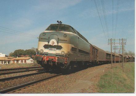Postal E02929: Locomotive CC 65015 remorquant un train de marchandise à Saint-Andre de Cubzav