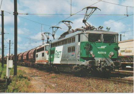 Postal E02822: Train de marchndises remorqué par deux BB25500, dont la BB 25519 aux couleurs "FRET"