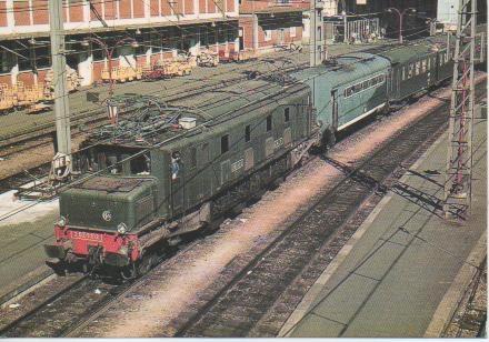 Postal E02814: La 2D2 5512 avec fourgon chaudière