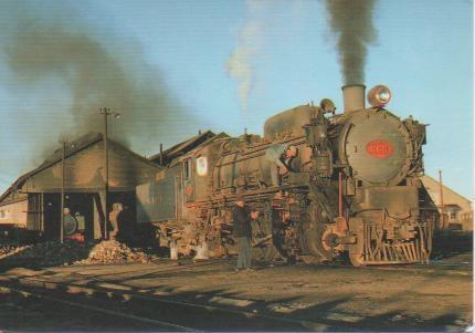 Postal E03020: Bolivia-Hitachi2-8-2 nº 668 de los Ferrocarriles Estatales tomando presión en Uyuni 9-1977