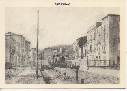 Postal E03051: Locomotora Norte 1469 con çTren de pasajeros del Ferrocarril Transpirenáico cerca de la Estación de Ripoll años 1920