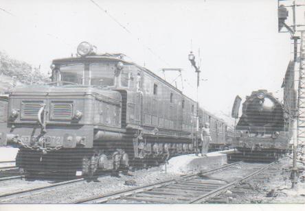 Postal E03067: Locomotora serie 7200 jumtao a una confederación, en la estaión de Alsasua, dirección Madrid. 23 Agostao 1960