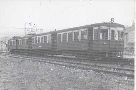 Postal E03061: Automotor eléctrico WM347 (serie 301 a 378) en la estación de Puigcerdá 22 Abril 1962