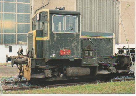 Postal E02980: Locotracteur Y 2225 au dépôt de Nantes-Blottereau