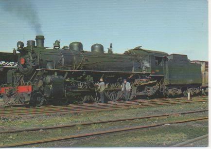 Postal E02989: Ferrocárriles Estatales de Chile 4-8-2 nº 833, preparando su salida con un tren de mercancías en Lancoche 1987