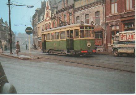 Postal E02772: Le TRAMWAY électrique sur le place d'HAUBORDIN