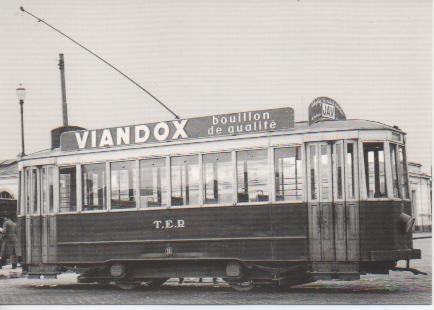 Postal E02774: Cart'en Tram 2006DR  de la Compagnie des tramways Electriques de Rennes stationne devant la gare SNCF 1948