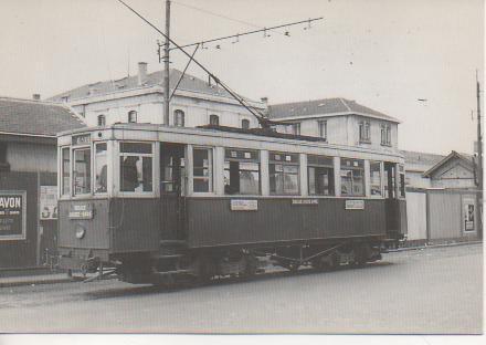 Postal E02775: 63000CLERMOT-FERRAND )Puy de Dômes) Arrivée d'un TRAMWAY électrique, place de la GARE le 2 juillet1953