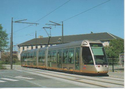 Postal E02779: 01T Une rame du tramway d'Orleans