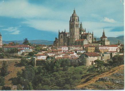 Postal E03640: Catedral y Murallas de Segovia