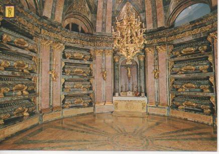 Postal E05211: Panteón de Reyes, monasterio del Escorial