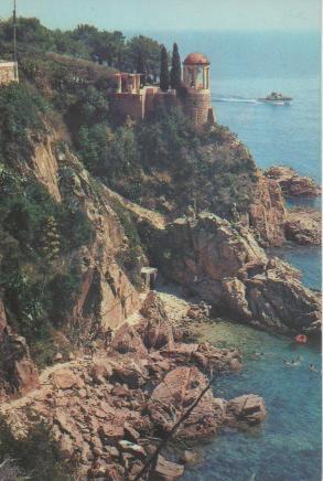 Postal E04955: Playa y templete del Jardín Botanico, Blanes