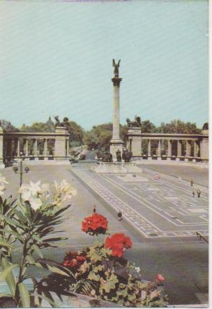 Postal E05026: Heroes' Square with the Milennium Monument, Budapest