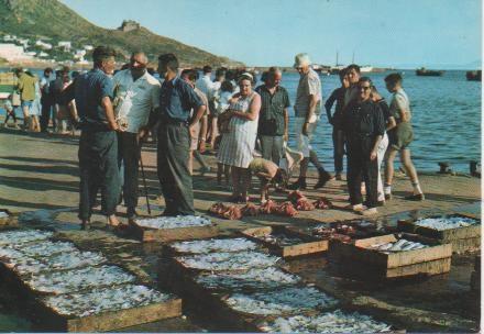 Postal E05043: Escena típic de pescadores en la Costa Brava