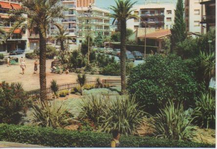 Postal E05063: Plaza de las Palmeras, Pineda de Mar