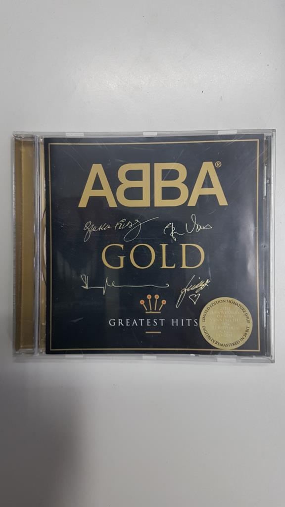 CD musica: Abba Goold. Greatest hits. Dancing Queen, Mamma Mia, Super Trouper entre otros. Limited edition signature