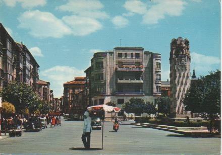 Postal E06158: Monumento al General Yagüe y calle del Marqués de Vadillo. Soria