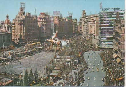 Postal E06203: Plza del Caudillo. Desfíle de las comísiones Falleras. Valencia