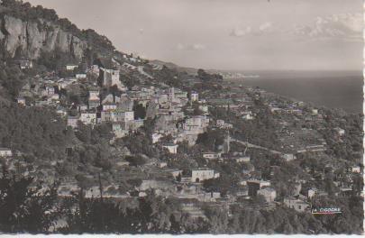 Postal E06379: Le vieux village et vue sur l'Italie. 
