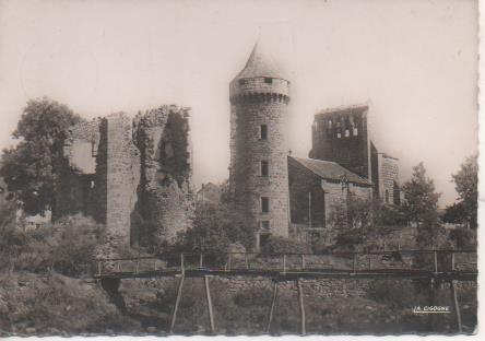 Postal E06395: Env. DE Saint-Flour. Cantal-Château de Roffiac