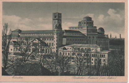 Postal E05660: MÜCHEN, Deutsches Museum <von Osten>