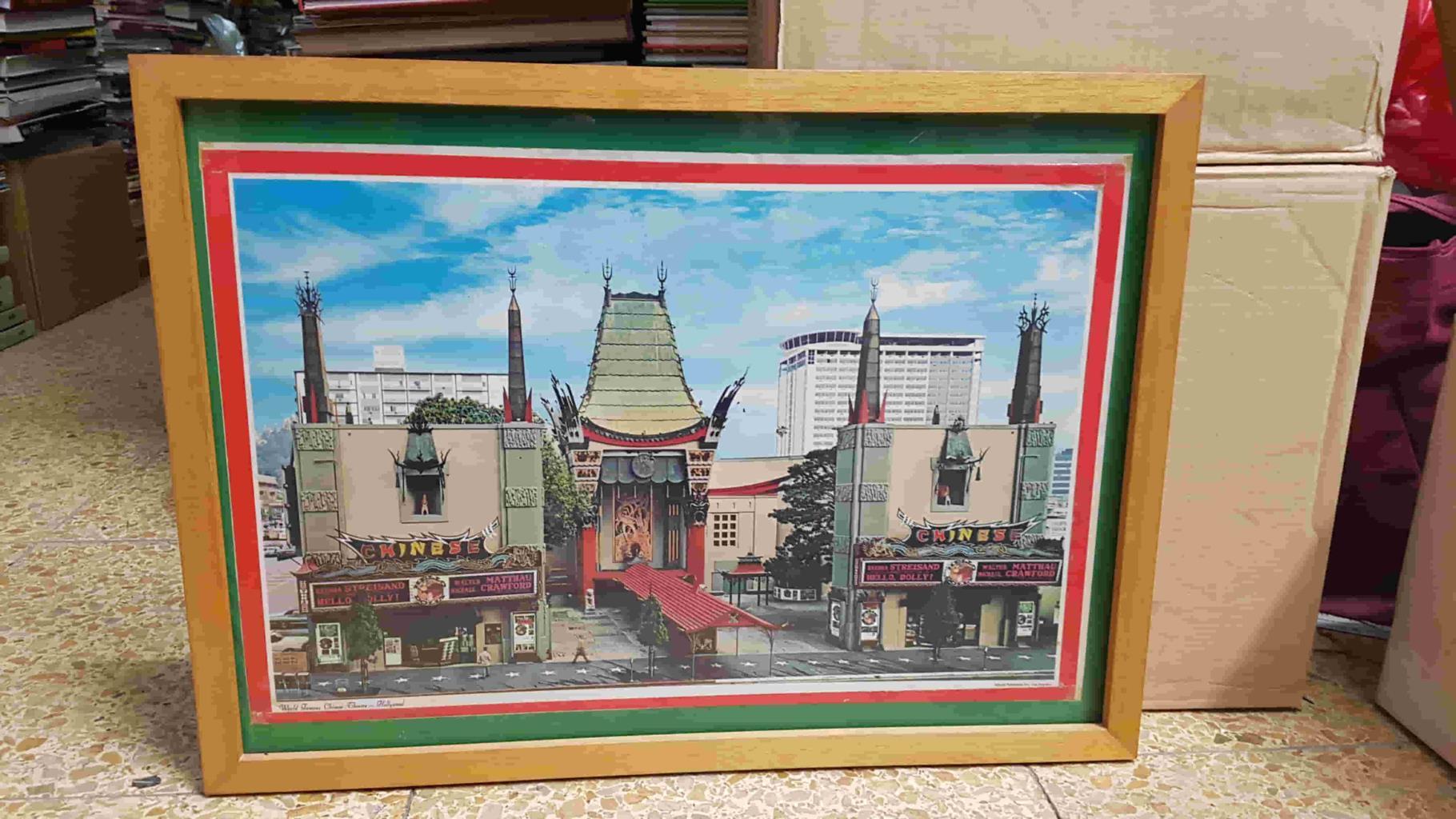 Cuadro: Foto de World Famous Chinese Theatre - Hollywood. Mitock Publishers, Inc. Los Angeles. De los años 50-60