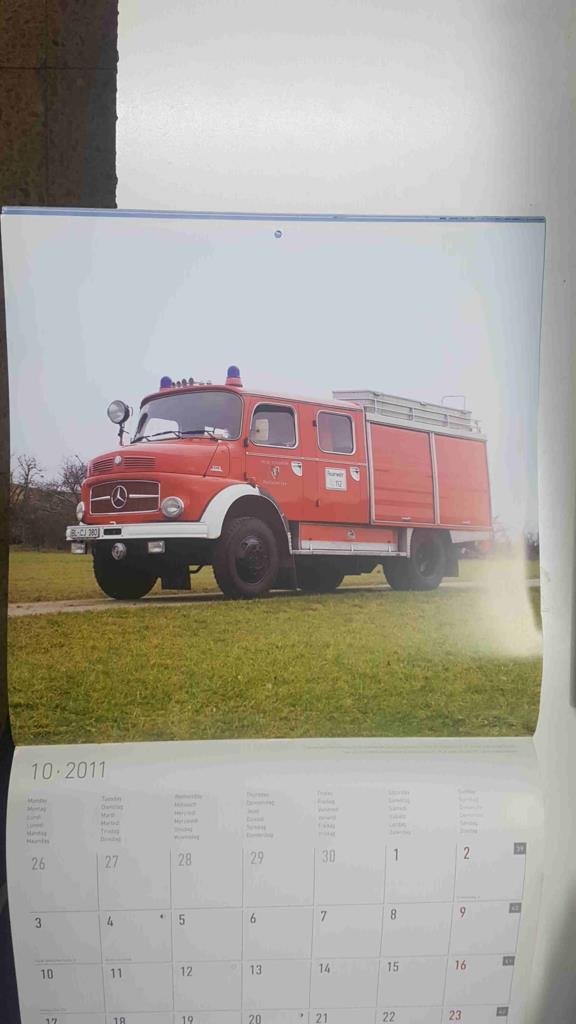 Calendario / Kalender / Calendrier / Calendar: 2011 : Car firefighter (coches bombero) - lamina 10, Mercedes-Benz 168hp