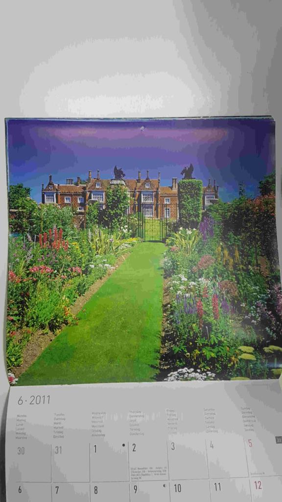 Calendario / Kalender / Calendrier / Calendar: 2011 : Gardens (Jardines)  by Tom Mackie - lamina 06, Helmingham, England