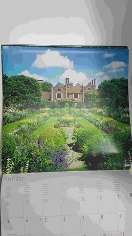 Calendario / Kalender / Calendrier / Calendar: 2011 : Gardens (Jardines)  by Tom Mackie - lamina 10, Chenies Manor Garden, England