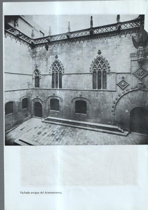 Barrio Gotico lamina 01: fachada gotica y fachada antigua del ayuntamiento
