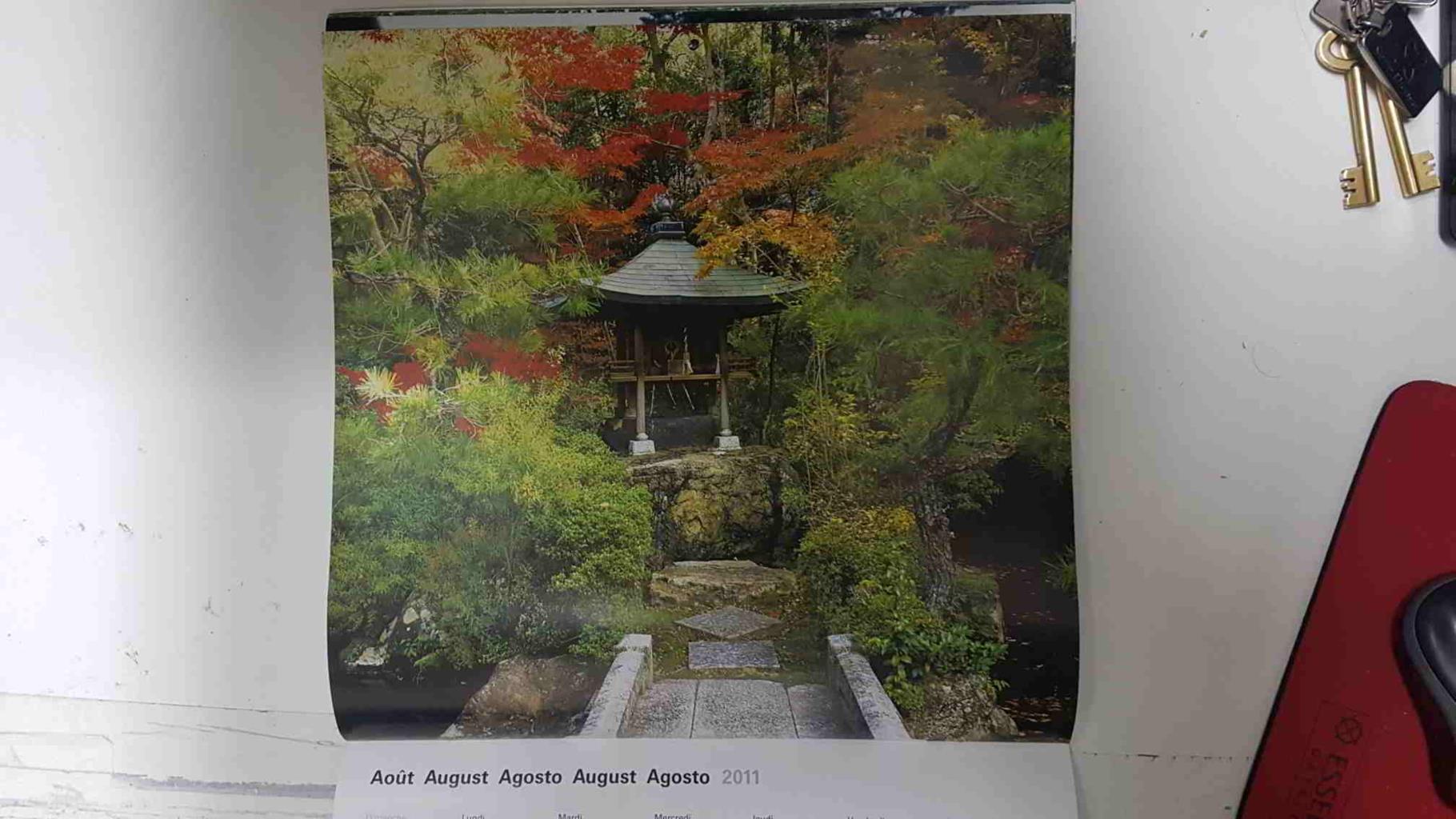 Calendario / Kalender / Calendrier / Calendar: 2011 : Jardins Zen (Jardin Zen) - lamina 08, Stone bridge leading to shrine, Kyoto (Japan)
