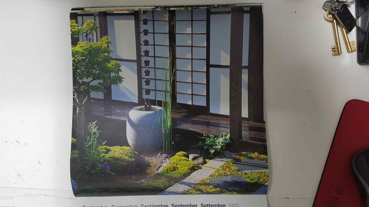 Calendario / Kalender / Calendrier / Calendar: 2011 : Jardins Zen (Jardin Zen) - lamina 09, Japanese garden showing water basin with rain chain