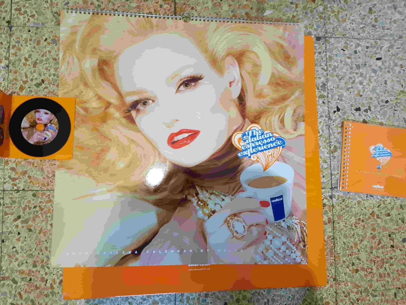 Calendario: Lavazza 2010 por Miles Aldridge. The italian espreso experience