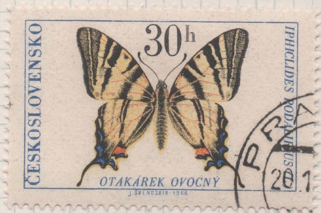 Sello E01358: hoja 87, Checoslovaquia: Sello Multicolor, dentado. Mariposas. Cola de golondrina escasa (Iphiclides podalirius), 30 Haleru