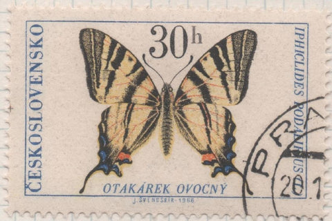 Sello E01358: hoja 87, Checoslovaquia: Sello Multicolor, dentado. Mariposas. Cola de golondrina escasa (Iphiclides podalirius), 30 Haleru