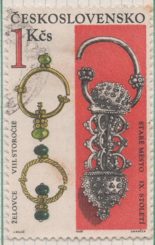 Sello E01580: hoja 102, Checoslovaquia: Sello Multicolor, dentado. Descubrimientos Arqueológicos. Pendientes de oro. Siglos 8-9, 1 Koruna