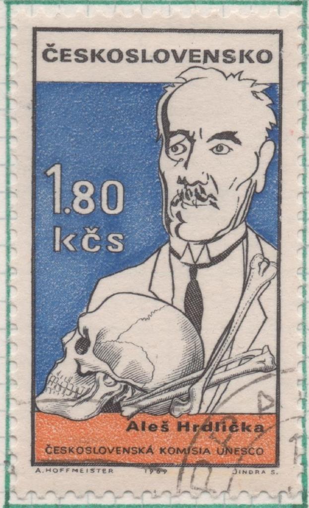 Sello E01560: hoja 100, Checoslovaquia: Sello Multicolor, dentado. Retratros satiricos de personajes culturales del siglo XX. Ales Hrdlicka,1869-1943.Antropólogo, 1,80 Koruna 